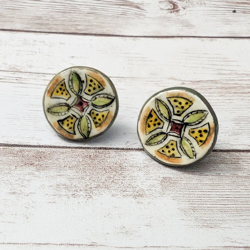 Vintage Screw Back Earrings - 7/8" Very Unusual